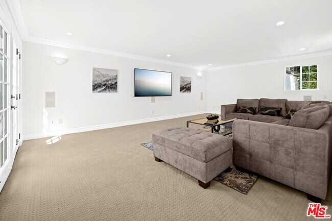 Building Photo - 2563 Hutton Dr