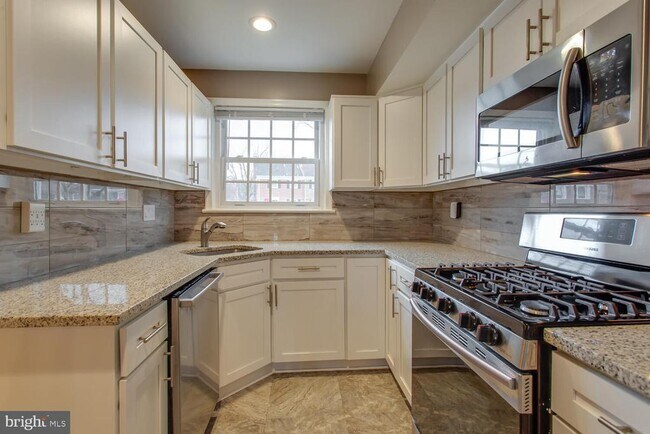 Building Photo - 6063 Hardwick Pl