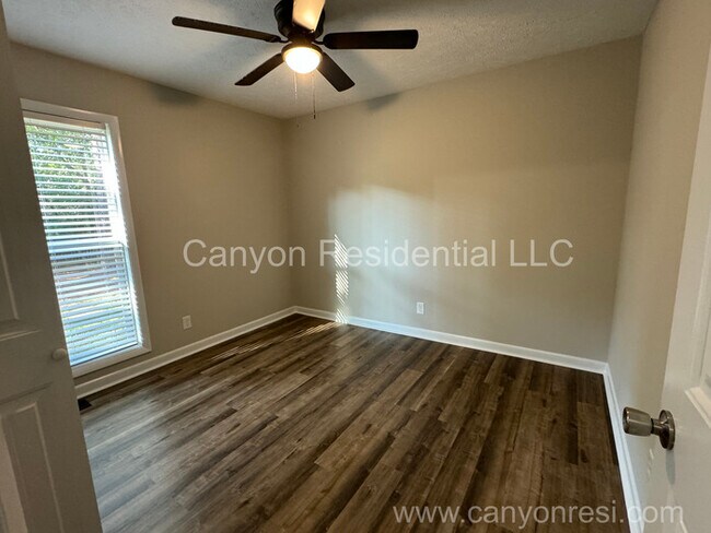 Building Photo - 7104 Old Castle Dr