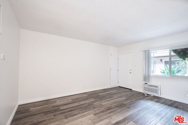 Building Photo - 13343 Victory Blvd