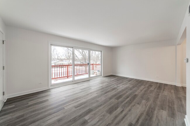 Building Photo - 518 Roberts Dr