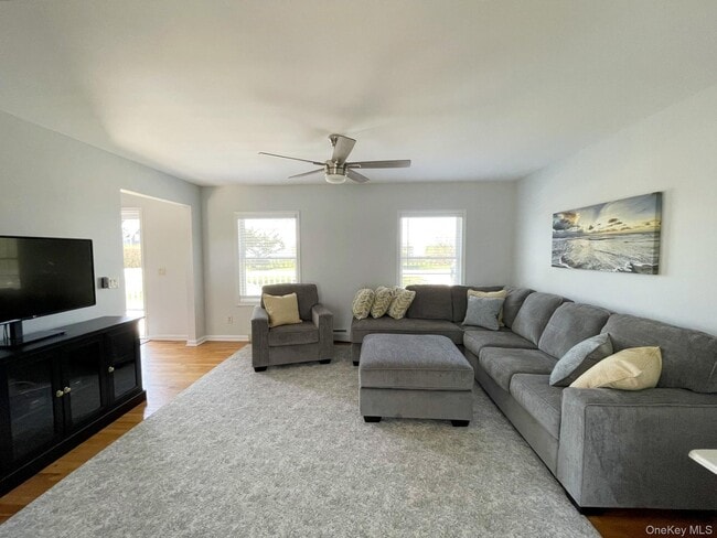 Building Photo - 59 Peconic Ave