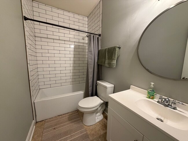 Building Photo - 617 Carpenter Way