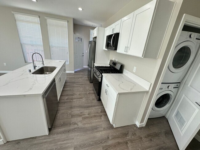 Building Photo - NEW Build 2023!! 4BD/2BA (Lease out, pending signatures. Check back in a few days!)