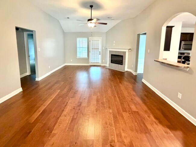 Building Photo - 8136 Maywood Dr