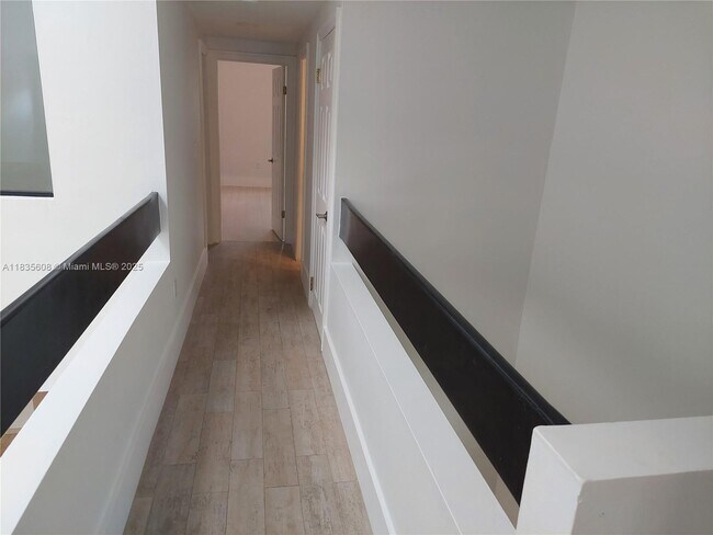 Building Photo - 350 Poinciana Island Dr