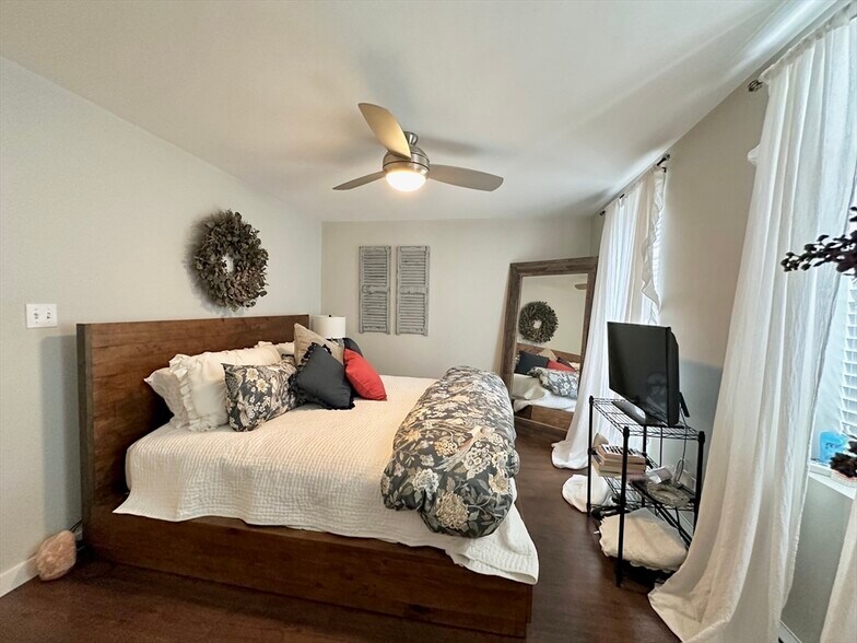 Building Photo - 180 K St