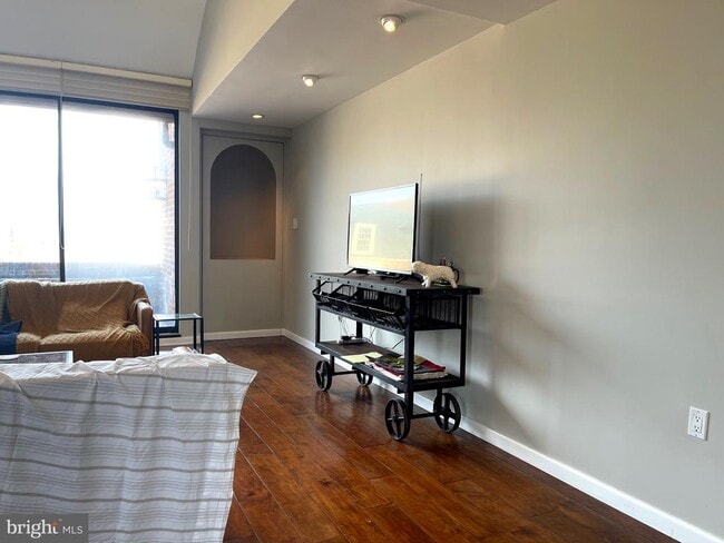 Building Photo - 28 Main St