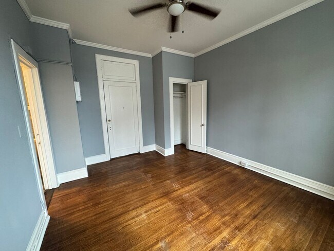 Building Photo - *COMING SOON* Charming Two Bedroom in Uptown Clt!