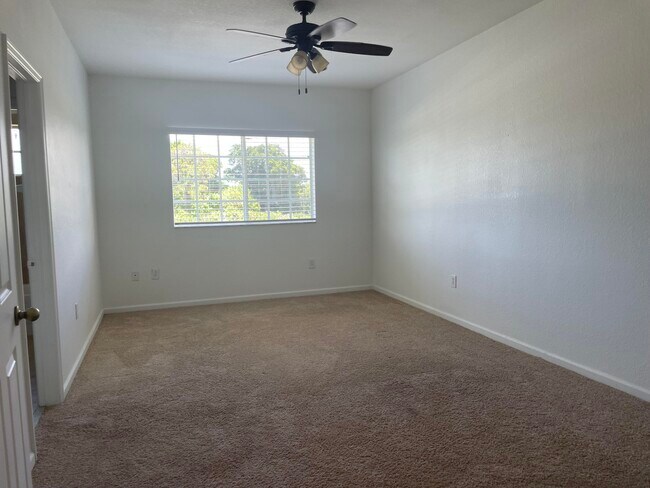 Building Photo - 5187 SE Mariner Garden Cir