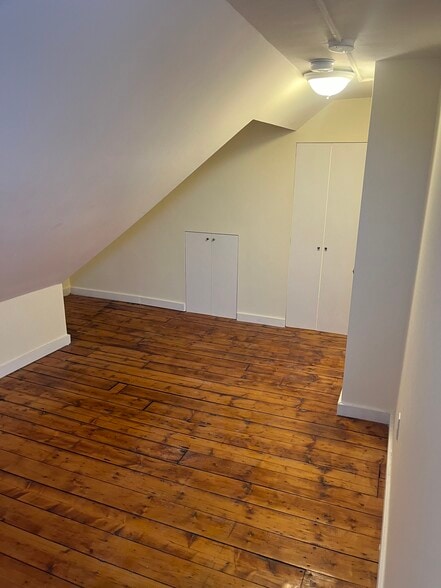 Bedroom 1 - 697-1 Islington St