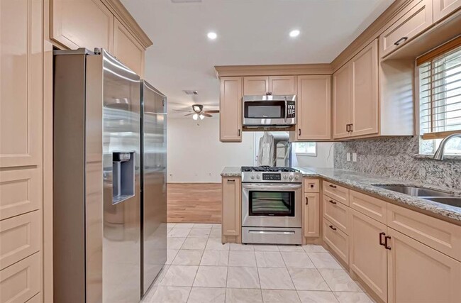 Primary Photo - 7614 Barberton Dr
