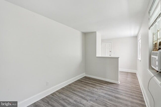Building Photo - 822 W Lombard St