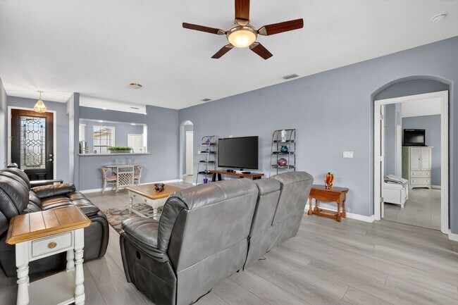 Building Photo - 3BR Home in Gated 55+ Legacy of Leesburg Community
