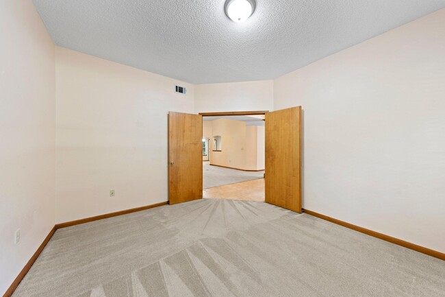 Building Photo - 406 Bally Way