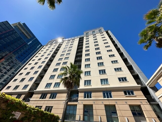 Building Photo - 175 W Saint James St