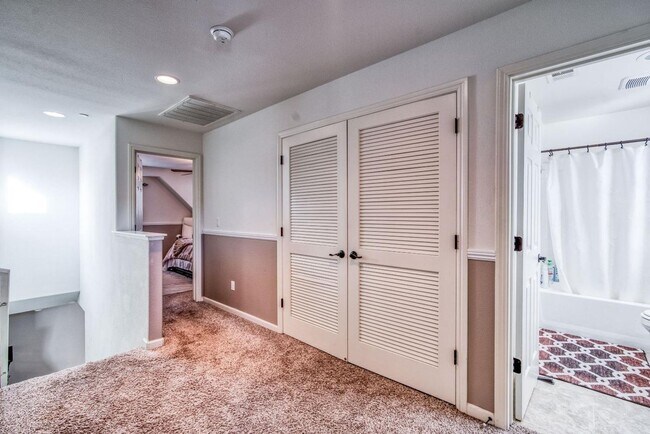 Building Photo - 3 br, 2.5 bath House - 3762 Friendship Ln.