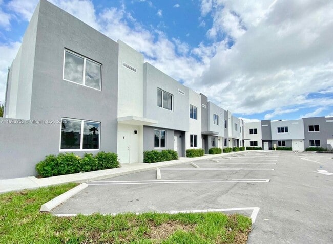 Primary Photo - 170 NW 158th St
