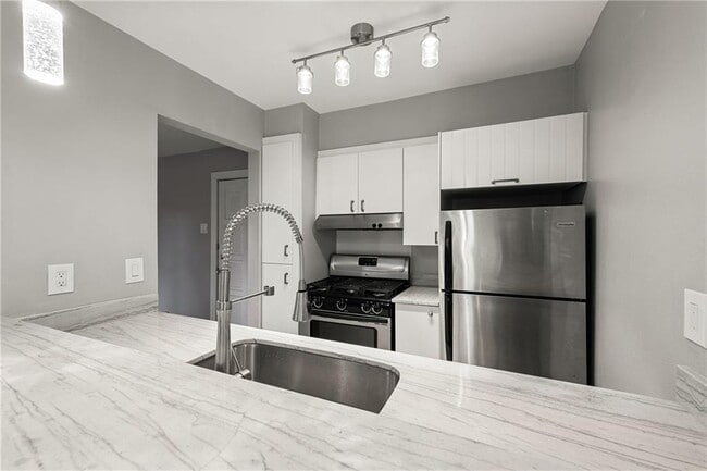 Building Photo - 3431 N Hills Dr