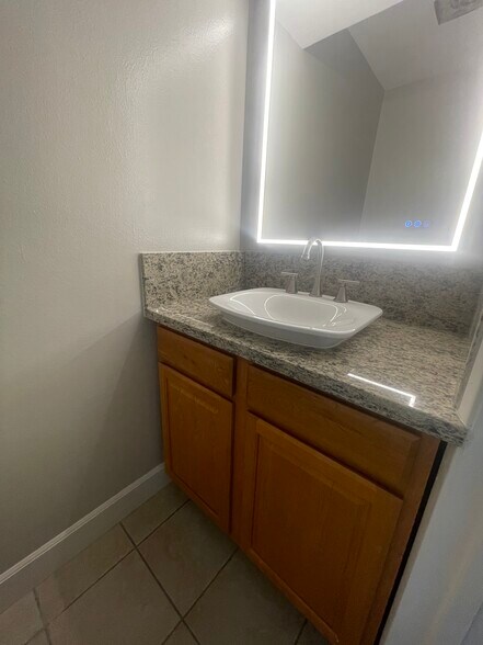 Building Photo - 326 Stafford Way