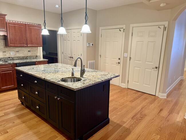 Building Photo - 421 Amberland Ln