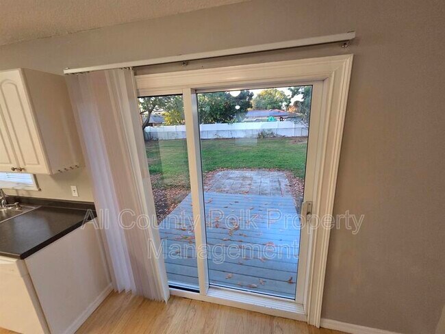 Building Photo - 4050 Marie Dr