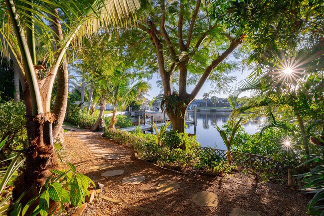 Building Photo - 3842 SW St Lucie Ln