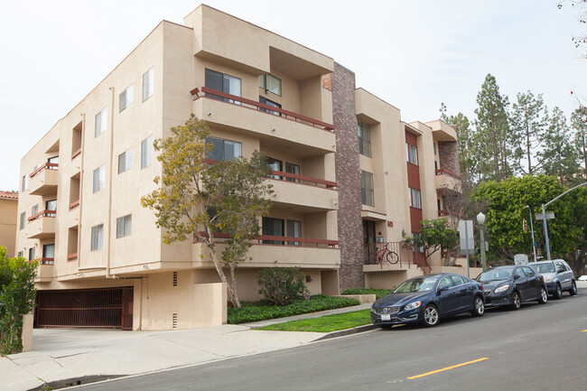 Building Photo - 601 Westholme Ave