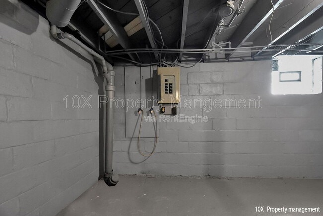 Building Photo - 532 S Terrace Ave