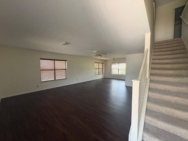 Building Photo - Spacious 4 Bedroom Home in Live Oak