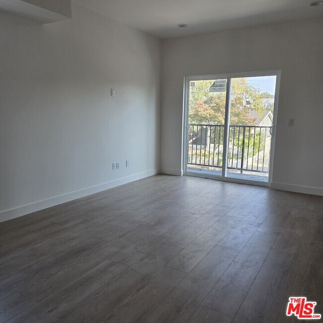 Building Photo - 10829 Peach Grove St