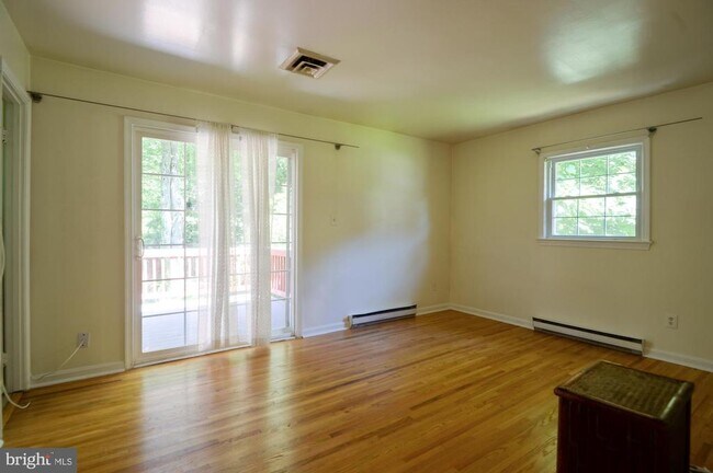 Building Photo - 3409 Beverly Dr