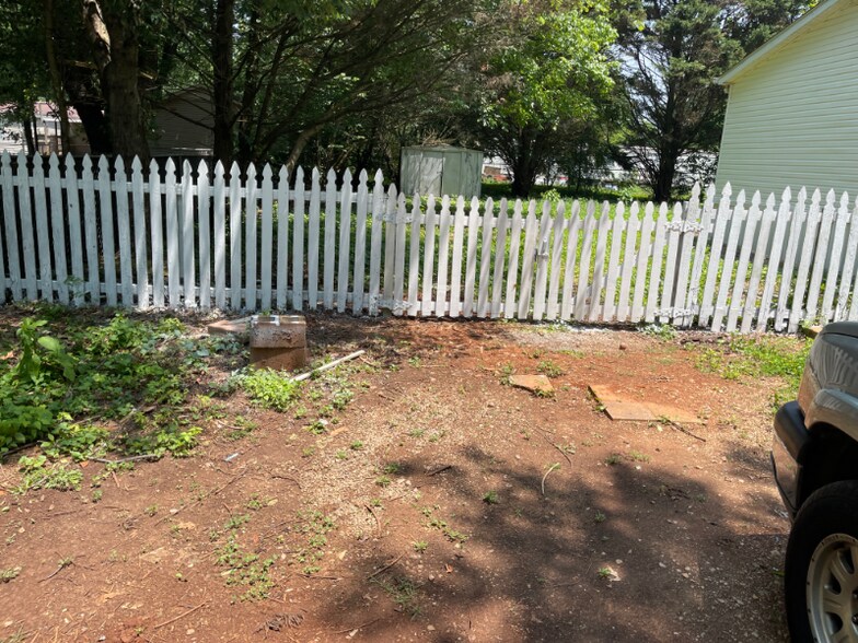 Building Photo - 123 Danridge Dr