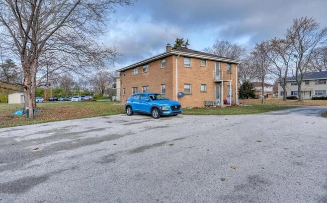 Building Photo - 7233 W Lakefield Dr