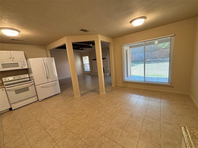 Building Photo - Beautifully updated 3-bedroom 2-bath home