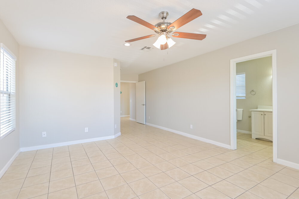 Building Photo - 1552 E Maryland Pl