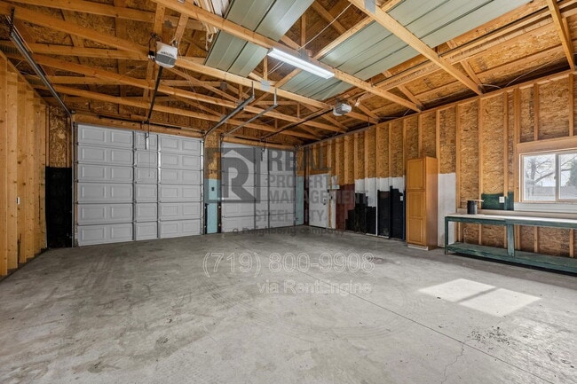 Building Photo - 903 W 15th St