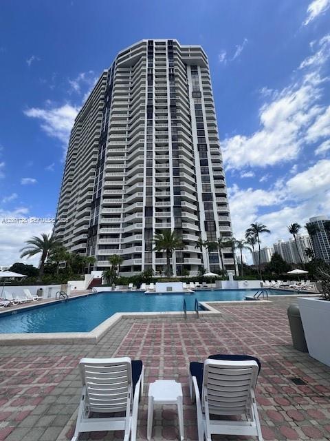 Building Photo - 1000 W Island Blvd