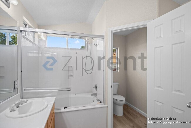 Building Photo - 514 Issac Ct