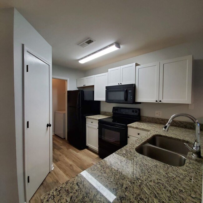 Building Photo - Claypond Village