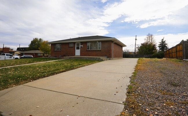 Building Photo - 2500 Westchester Dr