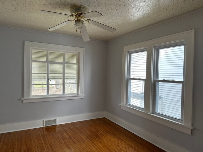 Building Photo - YOU WILL LOVE THIS HOME . CALL NOW FOR APPOINTMENT !!!