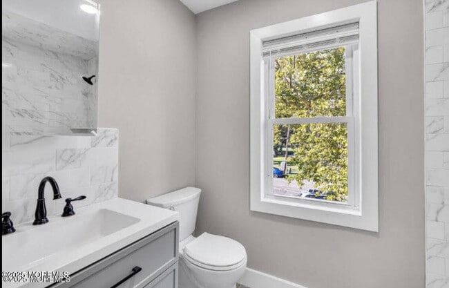 Building Photo - 700 Fifth Ave