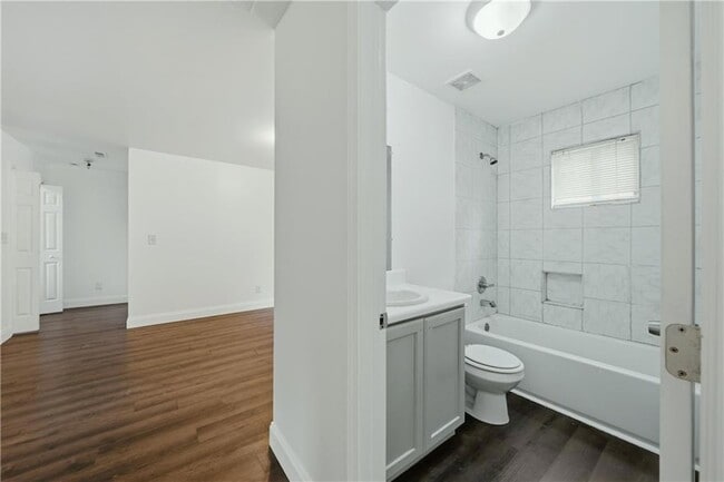 Building Photo - 226 Thornton St SW