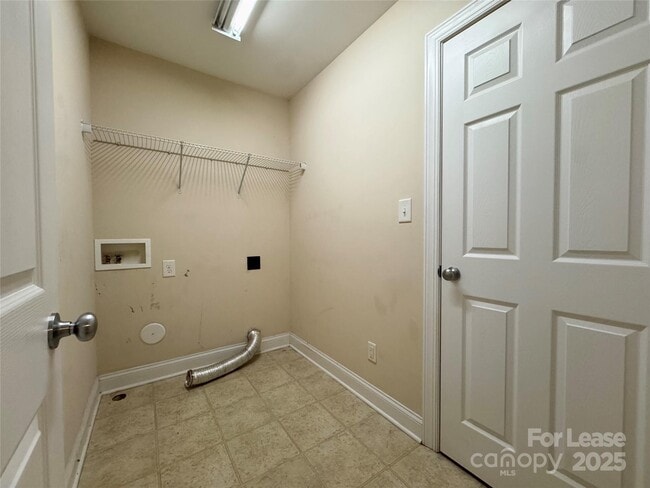 Building Photo - 6532 Fieldstone Manor Dr