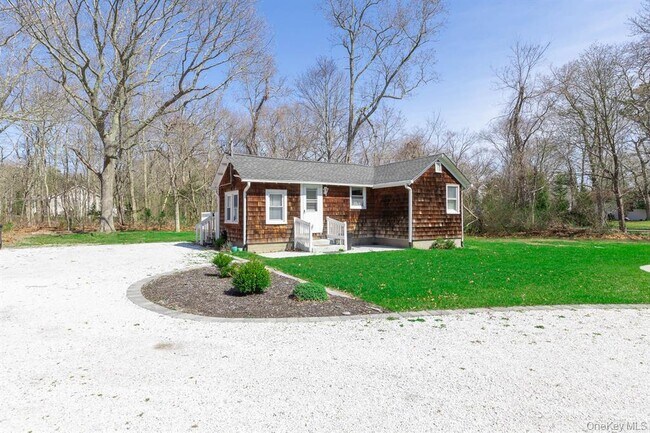 Primary Photo - 572 Montauk Hwy