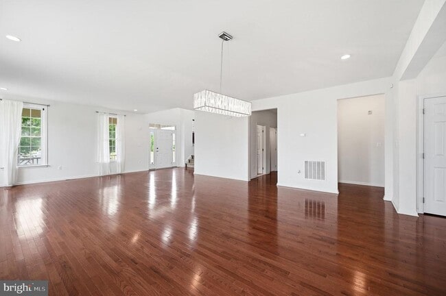 Building Photo - 24267 Purple Finch Dr