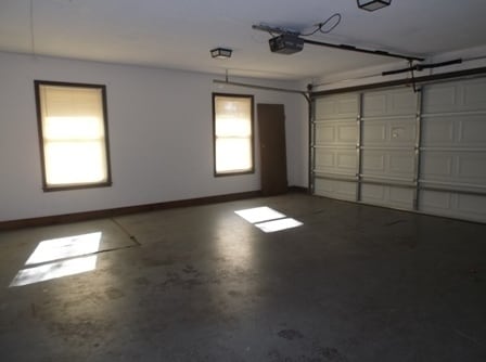 Building Photo - Valley Hills Subdivision - Detached Garage...