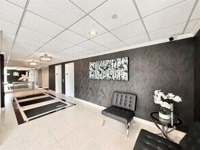 Building Photo - 2016 Main St