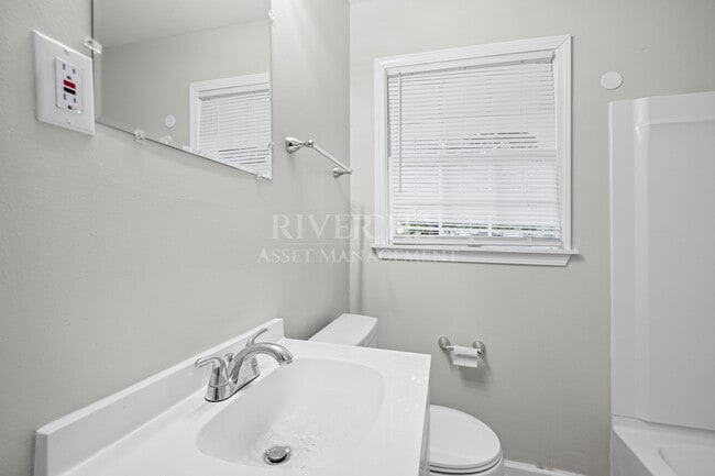 Building Photo - 1381 Laudeen Dr